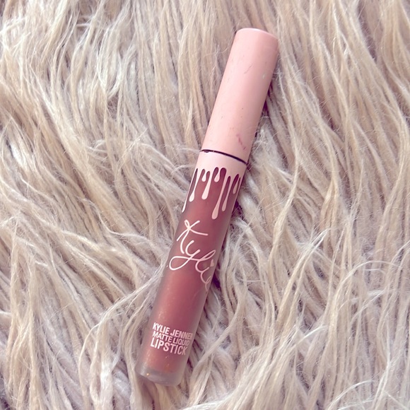 COPY - Kylie Cosmetics Lipstick - Picture 3 of 14